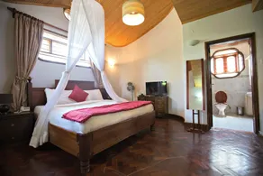 Lavington Hill House - Image 2