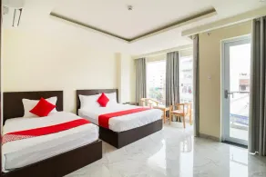 374 Hotel by OYO Rooms - Image 4
