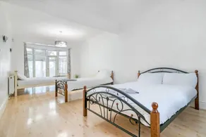 East London House - Image 2