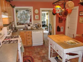 Frog Hollow Bed and Breakfast - Image 2