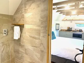Glamping 1-bed Cottage in Hellingly - Image 3