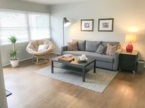 Lowena Apartments - Image 5