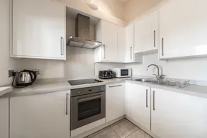 Richmond Riverside Apartment - Image 3