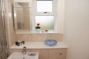 2 Bedroom Flat Close To Bristol City Centre - Image 5