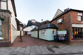 2 Bedroom Apartment, Castle Walk - Image 5