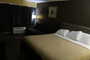 The Fitzgerald Inn - Image 2