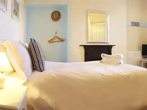 Abbots Leigh Bed & Breakfast - Image 2
