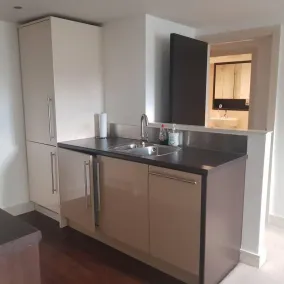 Comfy 1-bed Apartment in Huddersfield - Image 3