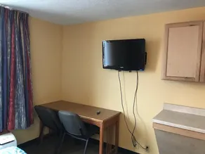 Economy Inn - Image 4