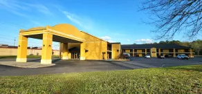 Budgetel Inn & Suites Scottsboro - Image 2