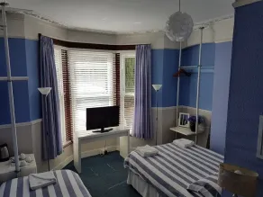 Claremont Guest House - Image 4