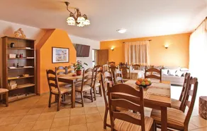 Awesome Home in Visnjan with Hot Tub, Sauna & WiFi - Image 5