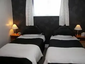 The Beeches Guest House - Image 2
