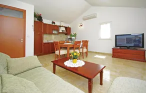 Amazing Home in Tucepi With Wifi and 4 Bedrooms - Image 4