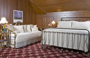 The Carriage House Inn Bed & Breakfast - Image 5