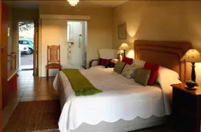 Milkwood Country Cottage - Image 2