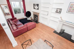 Elegant Victorian 3 Bed Home near Hammersmith - Image 2