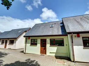 Plush Holiday Home Overlooking Petherick Creek in Cornwall - Image 5