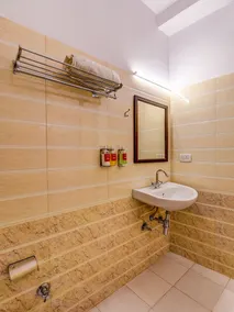 Vishwakarma Palace by OYO Rooms - Image 2
