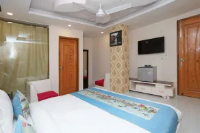 Hotel Qlark by OYO Rooms - Image 2