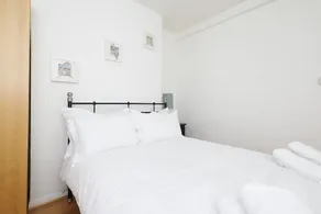 East London 1 Bedroom Flat With Terrace - Image 3