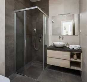Luxury Villa Juliet with Heated Pool - Image 5