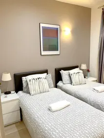 House With one Bedroom in Greater London, With Wonderful City View, Terrace and Wifi - Image 3