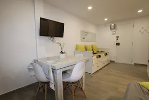 Apartamento tipo estudio con piscina en Blanes - Image 4