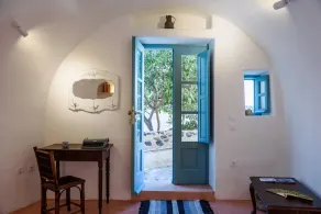 Santorinio Yellow House - Image 5