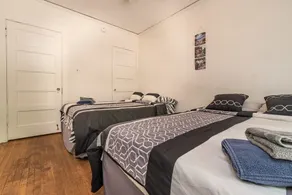 Charming 2bed House in Koreatown - Image 2
