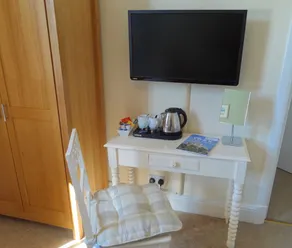 Alcuin Lodge Guest House - Image 5