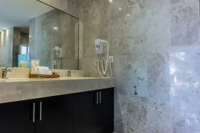 Casa Coral Luxury Condos - Image 2