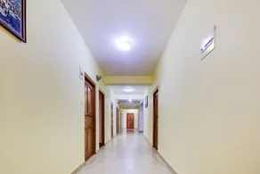 Hotel Kalra Regancy by OYO Rooms - Image 3