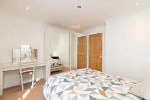Inviting 1-bed Apartment in Banbury - Image 2