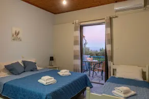 Sunny Summer Retreat - Perfect Location - Image 3