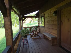 Southern Comfort Lakeside Cabin Resort - Image 4