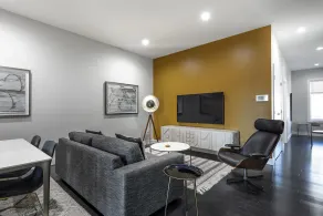 Large Stylish 3BR Loft on Cobblestone Ln Near NYC - Image 2