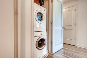 Global Luxury Suites at Park Crest - Image 4