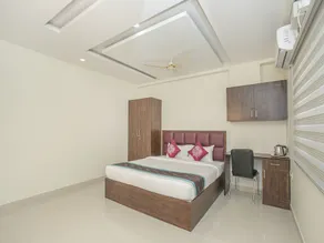 OYO Hotel Kozy Rooms - Image 2
