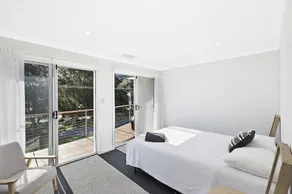 Luxurious Lake Front - Long Jetty - Image 4