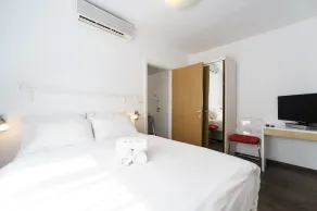 Star Apartments - Image 2