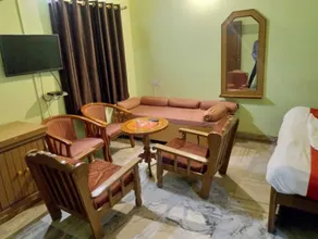 Hotel Divya - Image 2