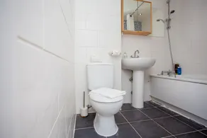 2BD Apartment in Bermondsey with Amazing Views - Image 4