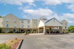 Comfort Inn & Suites - Image 4