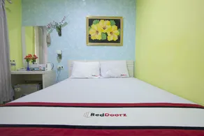 RedDoorz near Plaza Ambarukmo - Image 4