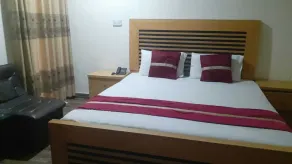 Hotel Pak Inn Gulberg - Image 3