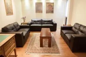 Stylish House in Victoria and Buckingham Palace - Image 3