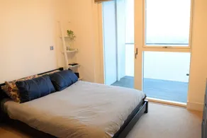 Property in Brixton With Balcony - Image 3