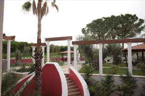 La Maison Rouge Resort - Image 2