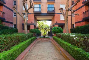2 Bed Sydney Executive Apt Close To City - Image 3